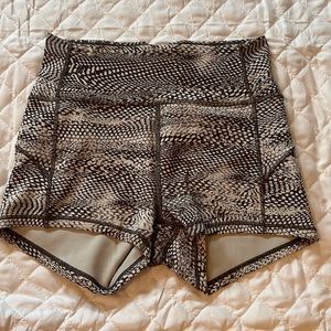Lululemon hot short. Size 6.